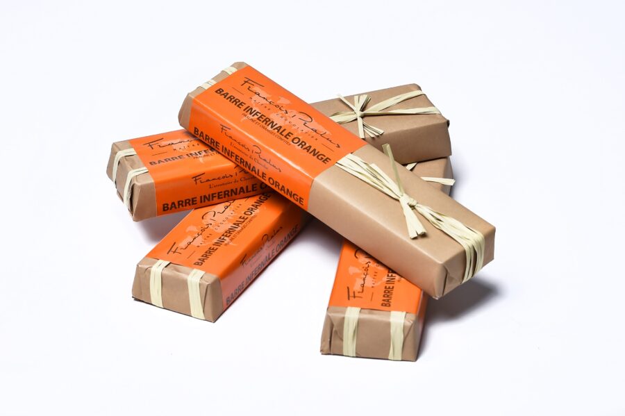 François Pralus Barre Infernale Orange 75% Dark Chocolate Bar with Orange Lifestyle