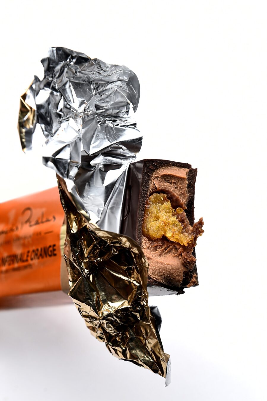 François Pralus Barre Infernale Orange 75% Dark Chocolate Bar with Orange Open