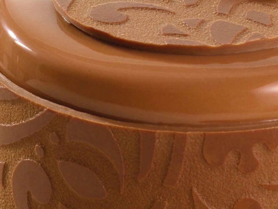 Belcolade Lait Selection 34% Milk Couverture Chocolate Discs Application
