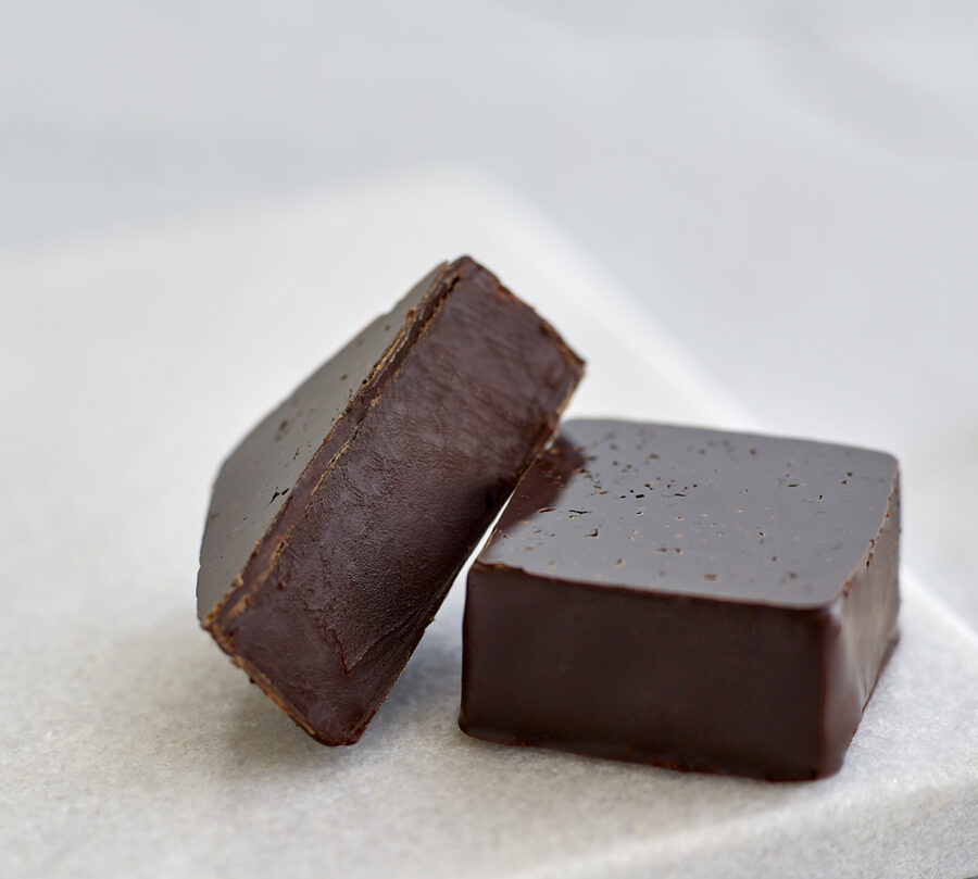 Belcolade Noir Superieur 60.5% Dark Couverture Chocolate Discs Application