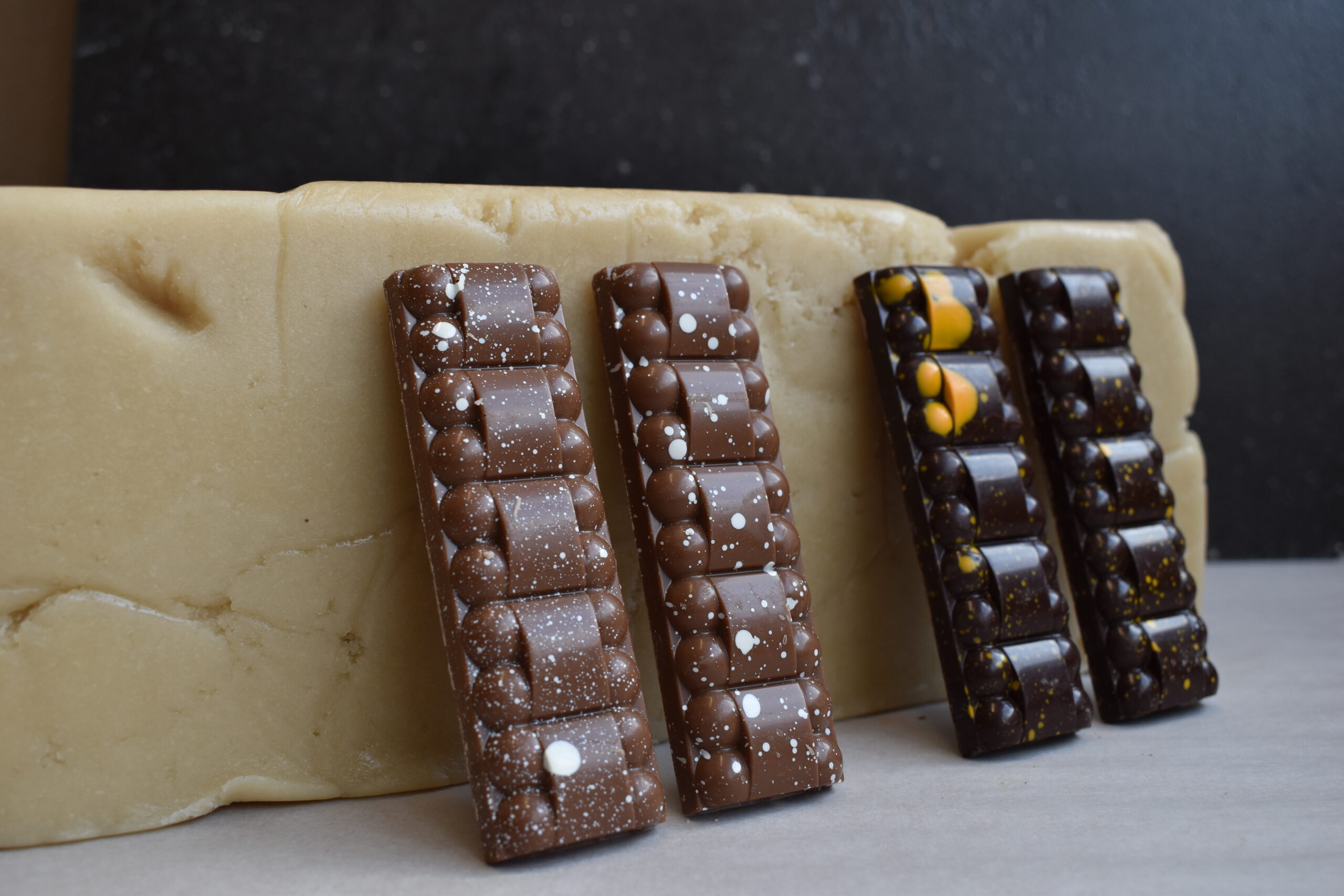 Perrette Bar- with chocolate bars open on marzipan- 2 -Use this visual- Only milk bars !