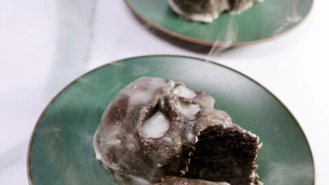 https://worldwidechocolate.com/wp-content/uploads/2023/10/deZaan-Chocolate-Skull-Cake-Recipe-Recipe-480x270.jpg