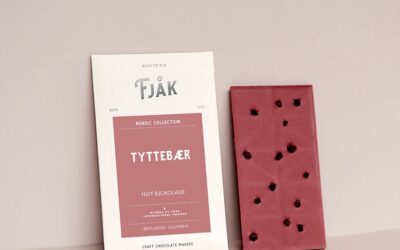 Fjåk 34% White Chocolate Bar with Lingonberry