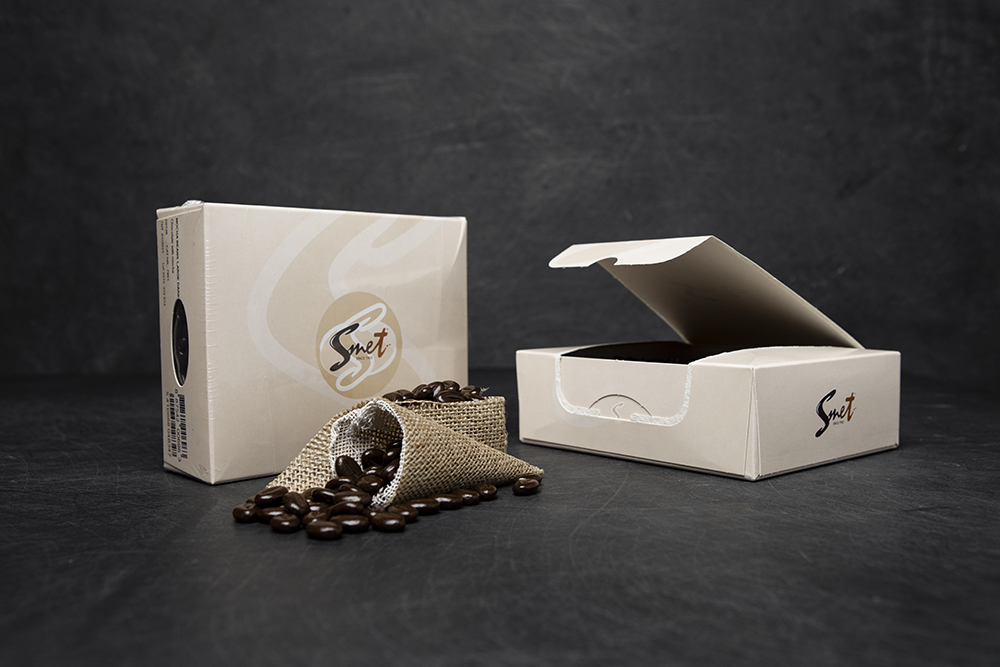 SMET Large Dark Chocolate Mocha Beans Lifestyle Open SMET Large Dark Chocolate Mocha Beans Lifestyle Open