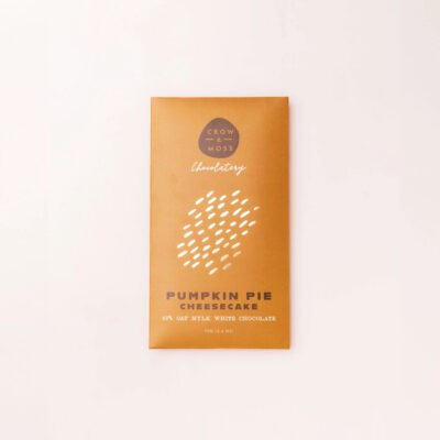 Crow & Moss 42% Oat Mylk White Chocolate Bar with Pumpkin Pie Cheesecake