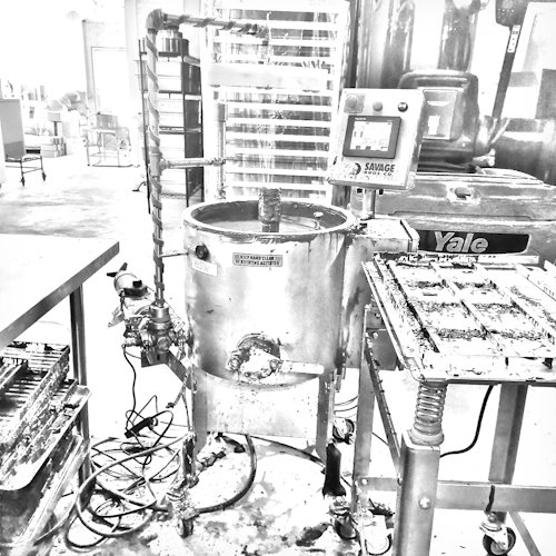 Crow & Moss Tempering + Vibrating + Molding Crow & Moss Tempering + Vibrating + Molding