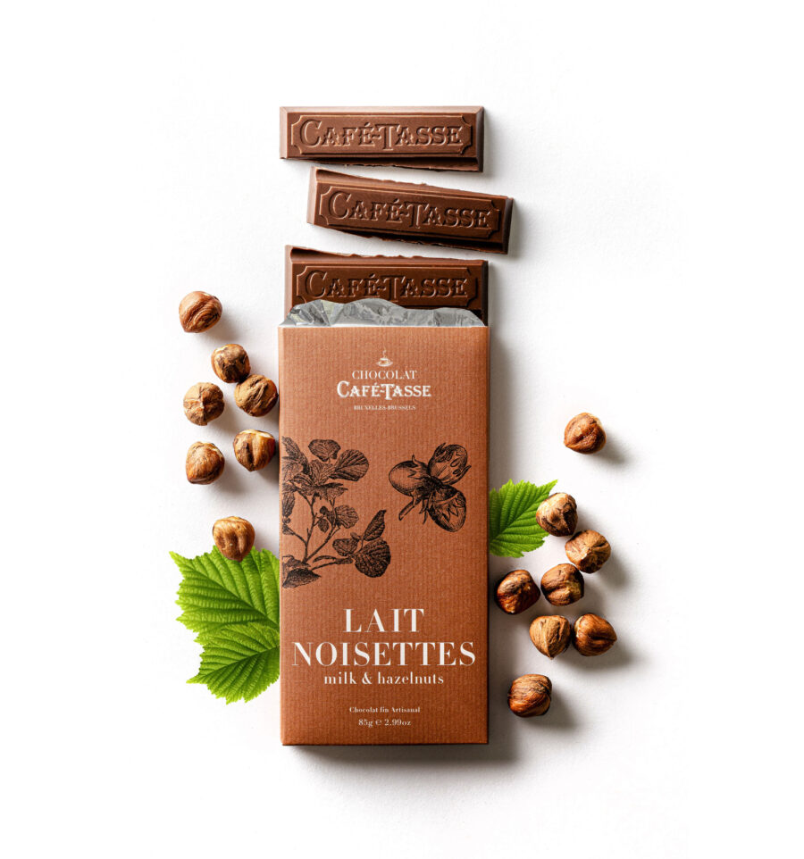 Café-Tasse 38% Milk Chocolate Bar with Hazelnuts Lifestyle