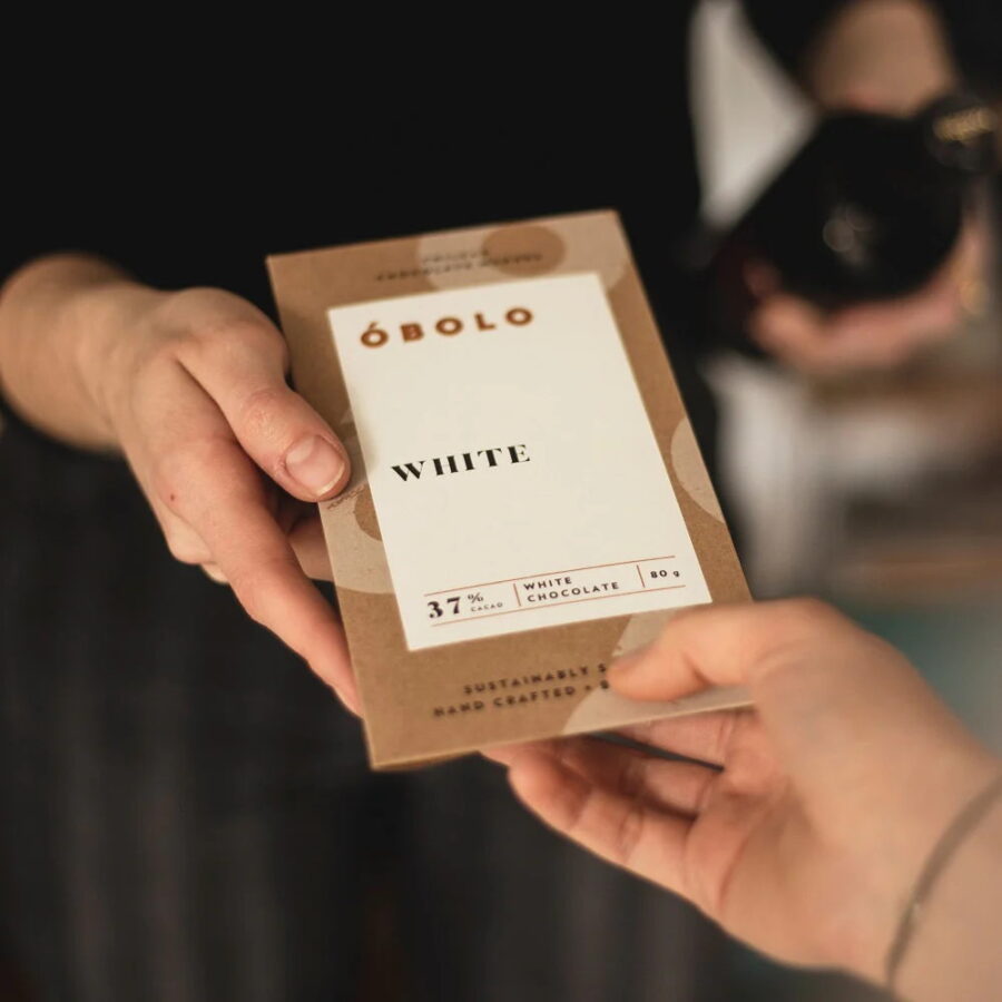 Obolo Pangoa Peru 37% White Chocolate Bar Lifestyle