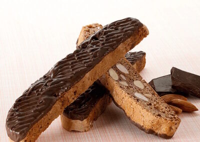 gingerbread-almond-choco-biscotti-lifestyle