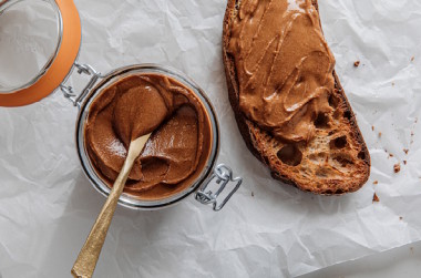 Guittard Caramelized Almond & Sesame Milk Chocolate Spread