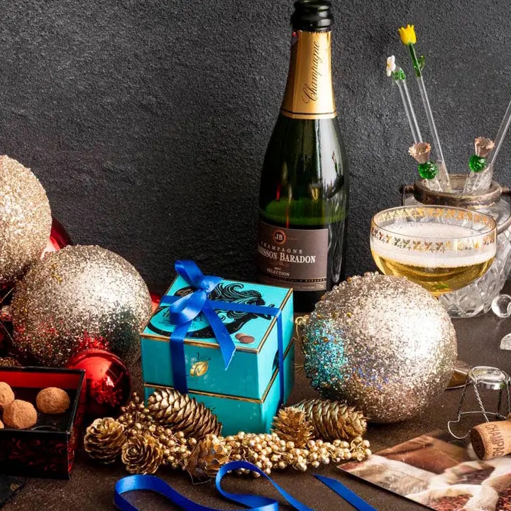 Willie's Cacao 5-Piece Milk Chocolate Praline Truffles with Sea Salt Lifestyle