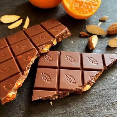 Willie's Cacao Rio Caribe Venezuela 44% Milk Chocolate Bar with Clementine & Almonds Open Lifestyle
