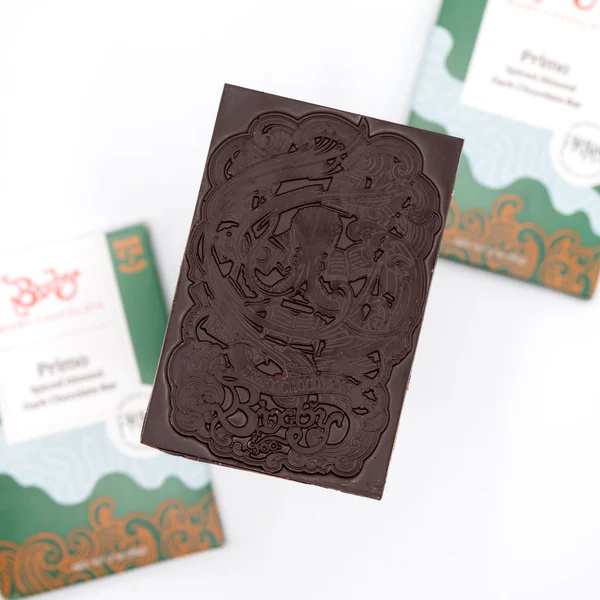 Bixby Chocolate Primo Spiced Almond Dark Chocolate Bar Lifestyle (2)