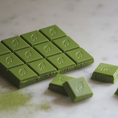 Willie's Cacao White Chocolate Bar with Matcha Open