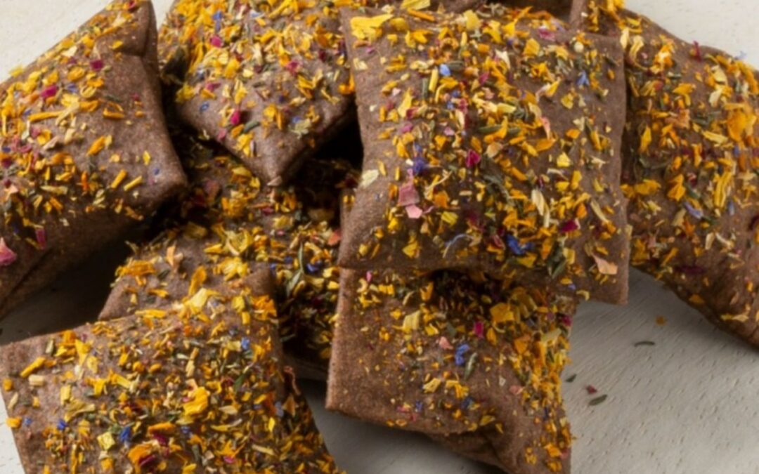 Carbon Black Puffed Cracker