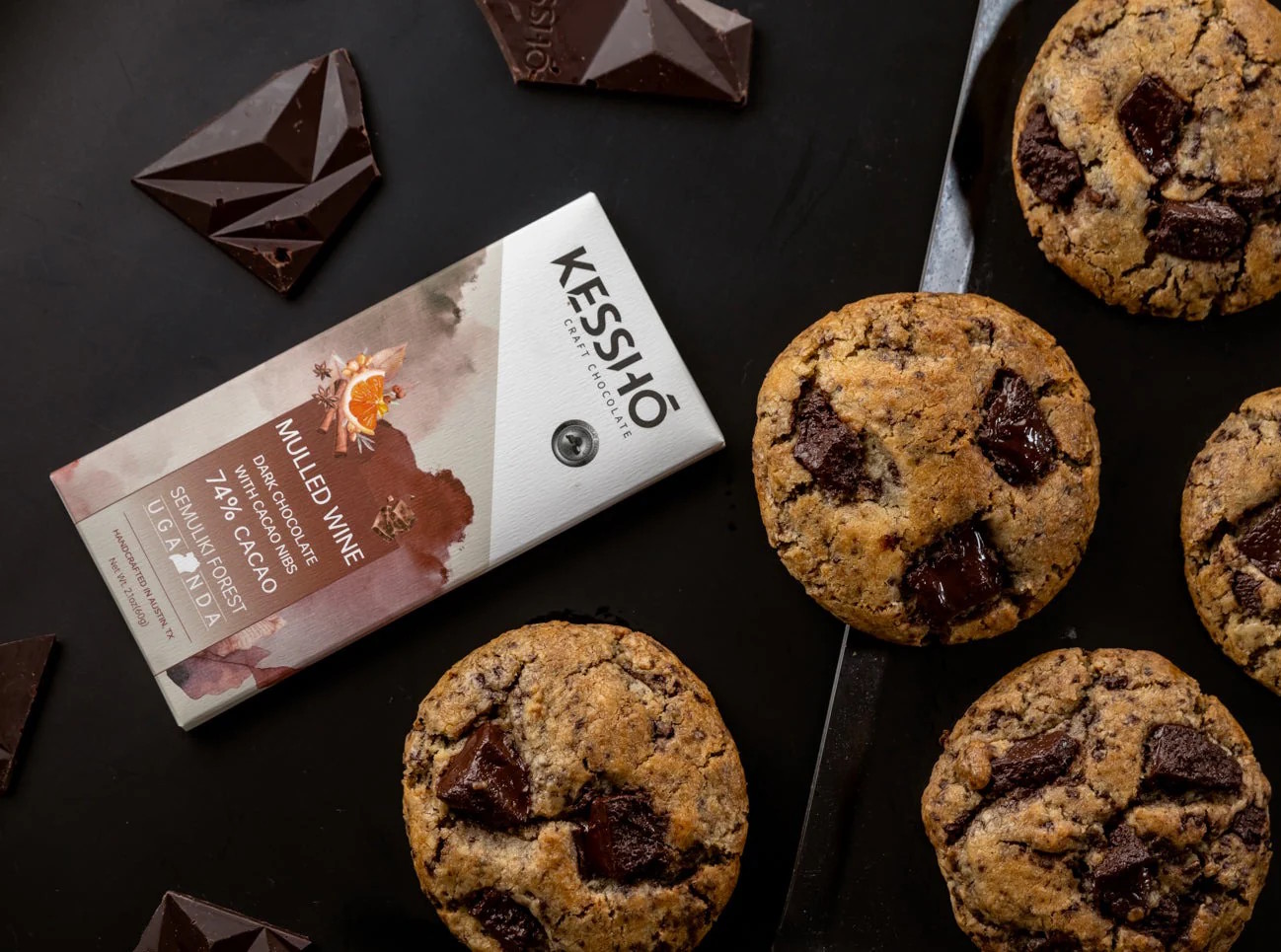 KESSHO Mulled Wine 74% Dark Chocolate Bar with Cocoa Nibs Open Lifestyle 2