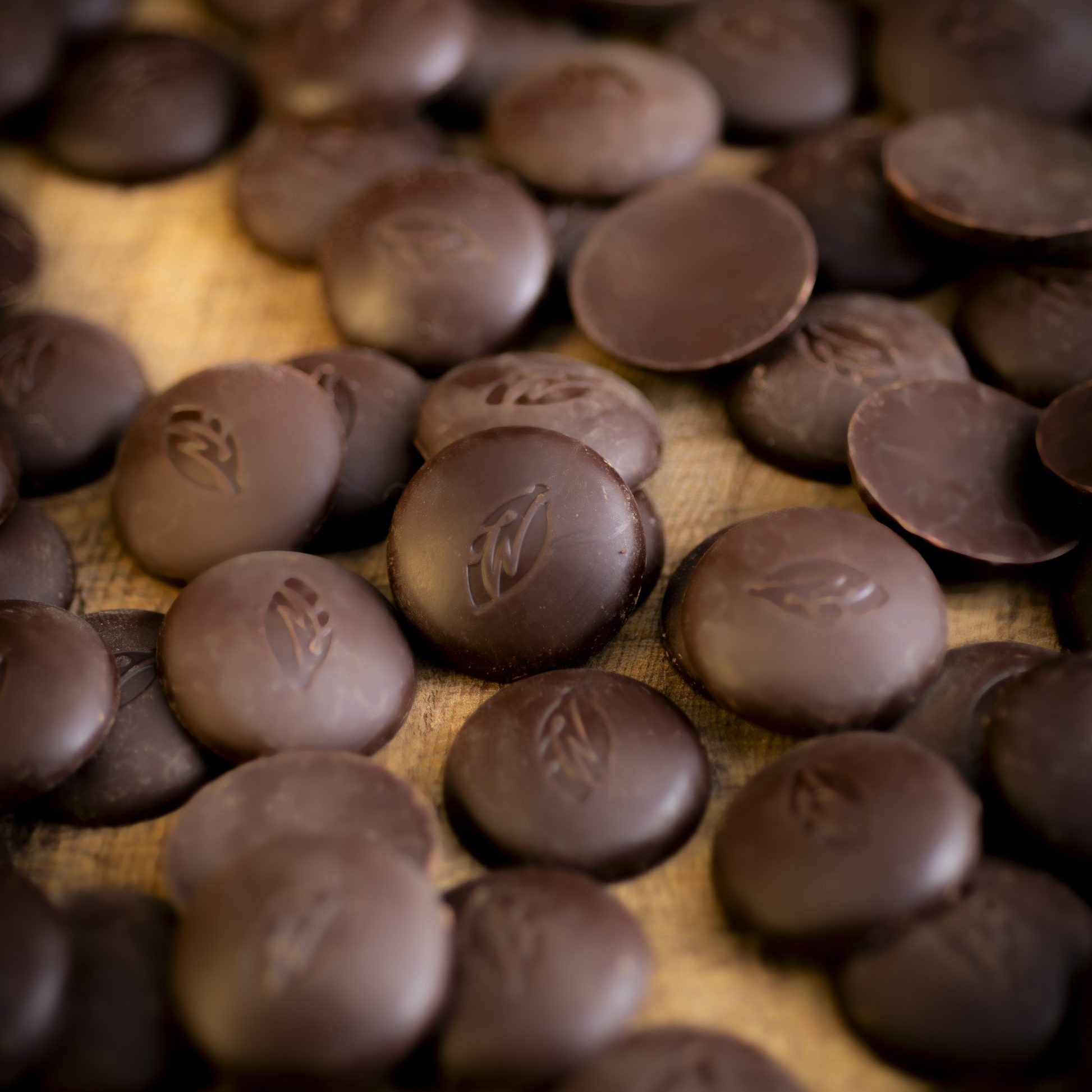 Willie's Cacao Dark Couverture Chocolate Chef's Drops Loose Lifestyle