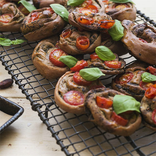 Savoury-pesto-tomato-focaccia (1)