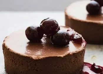 Willie’s Cocoa Paradise Found Dark Chocolate And Amarena Cherries